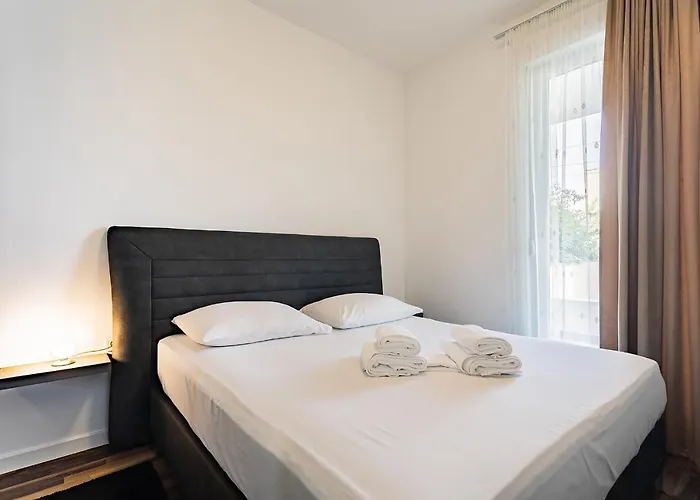 Zeus Znjan Apartamento *