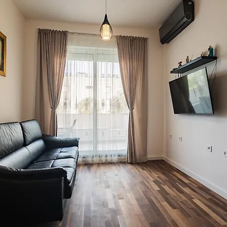 Zeus Znjan Apartman *